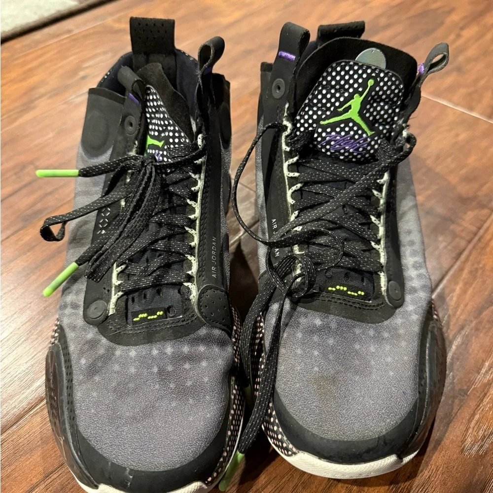 Jordan Kids Sneakers in Black and Neon Green